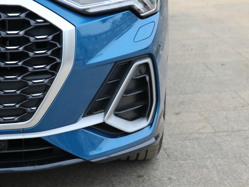 環(huán)礁藍奧迪Q3 Sportback車頭外觀圖片