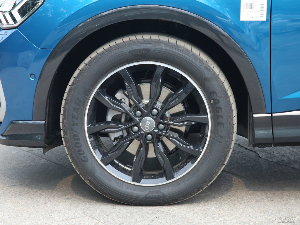 環(huán)礁藍(lán)奧迪Q3 Sportback車身外觀圖片