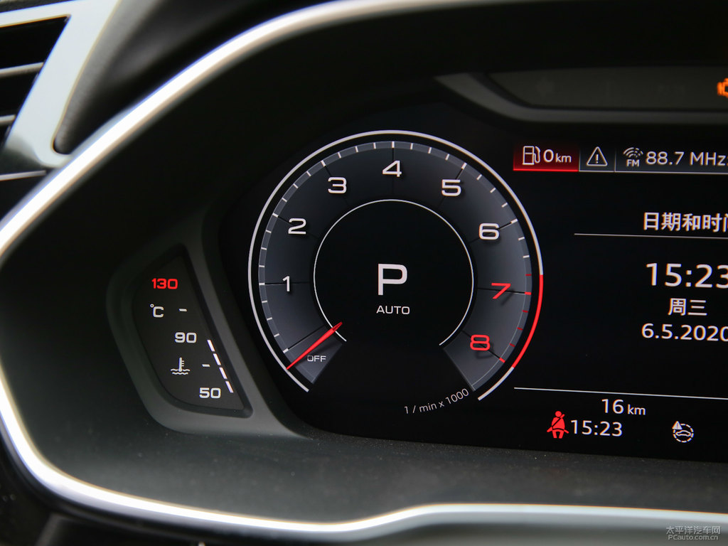 環(huán)礁藍奧迪Q3 Sportback中控內(nèi)飾圖片