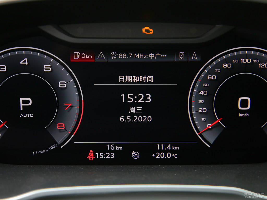 環(huán)礁藍(lán)奧迪Q3 Sportback中控內(nèi)飾圖片
