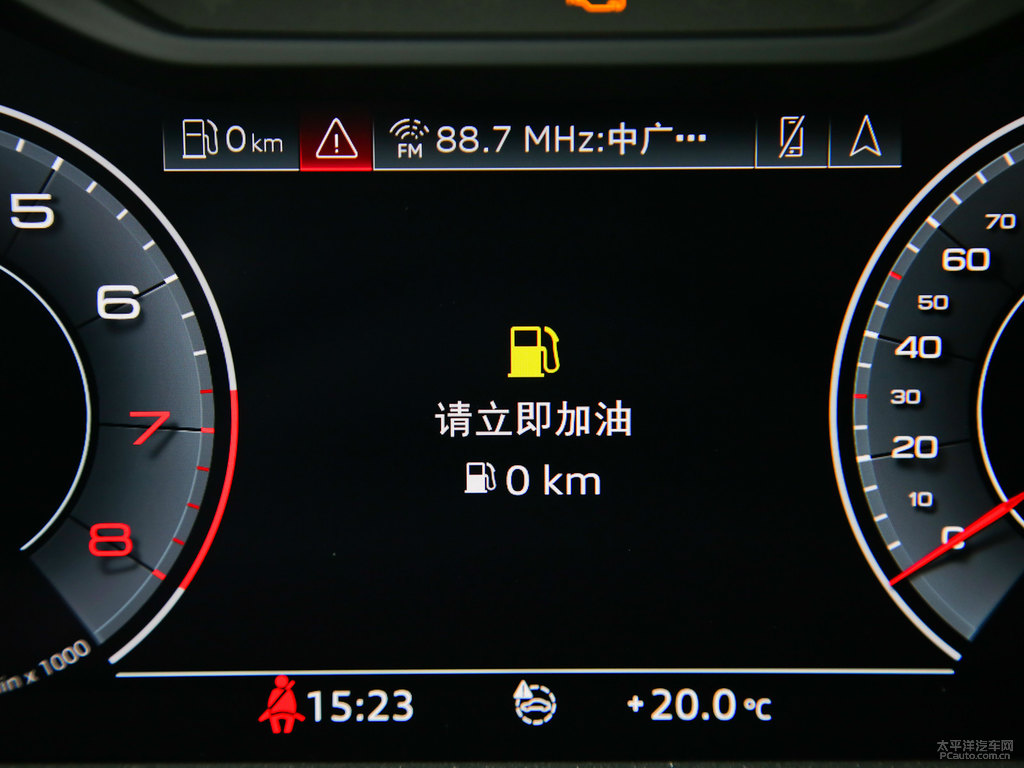 環(huán)礁藍(lán)奧迪Q3 Sportback中控內(nèi)飾圖片