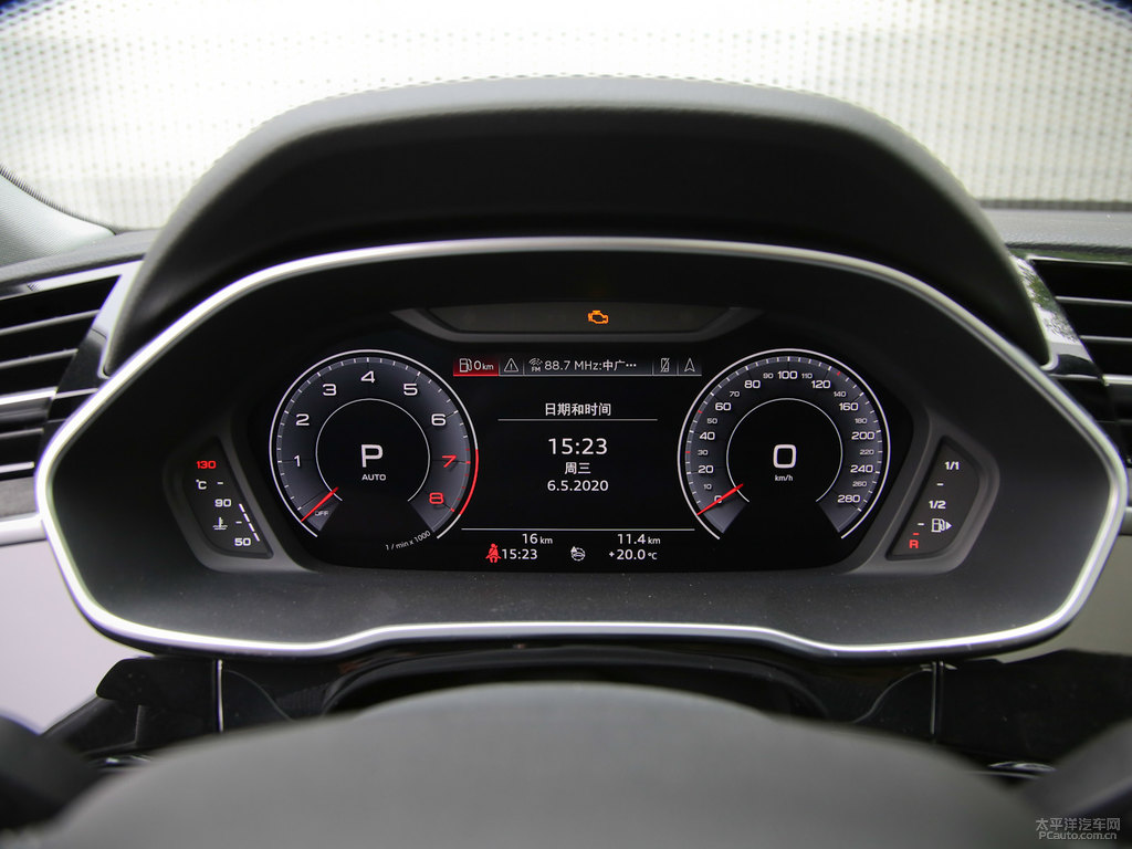 環(huán)礁藍奧迪Q3 Sportback中控內飾圖片