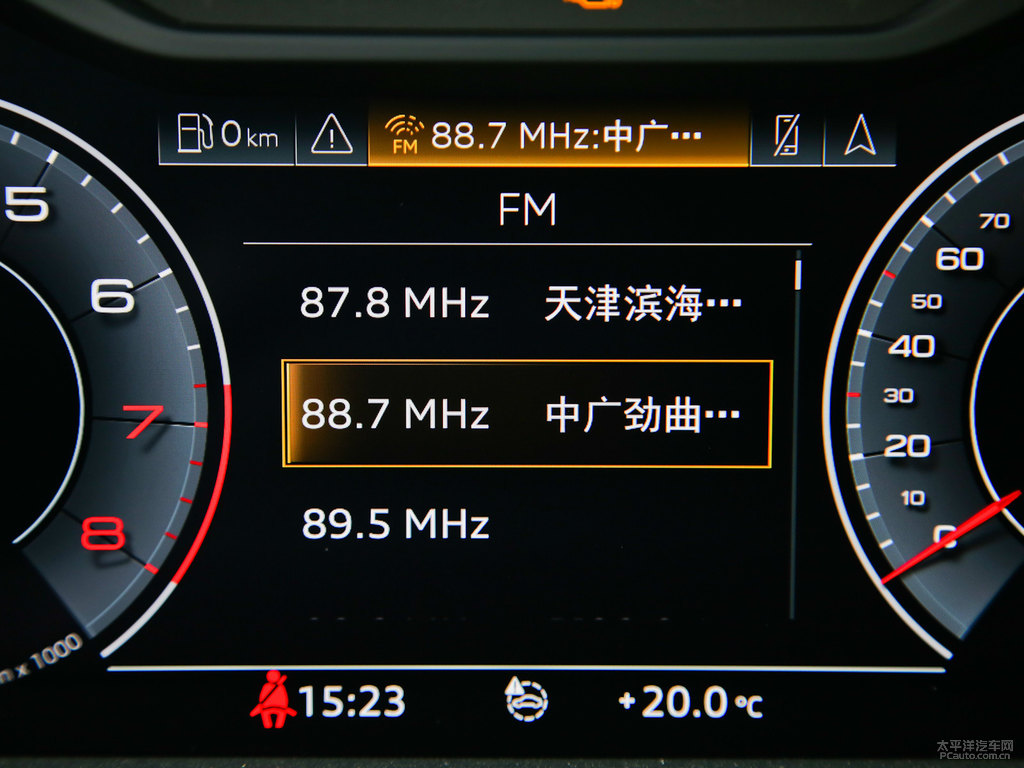 環(huán)礁藍(lán)奧迪Q3 Sportback中控內(nèi)飾圖片