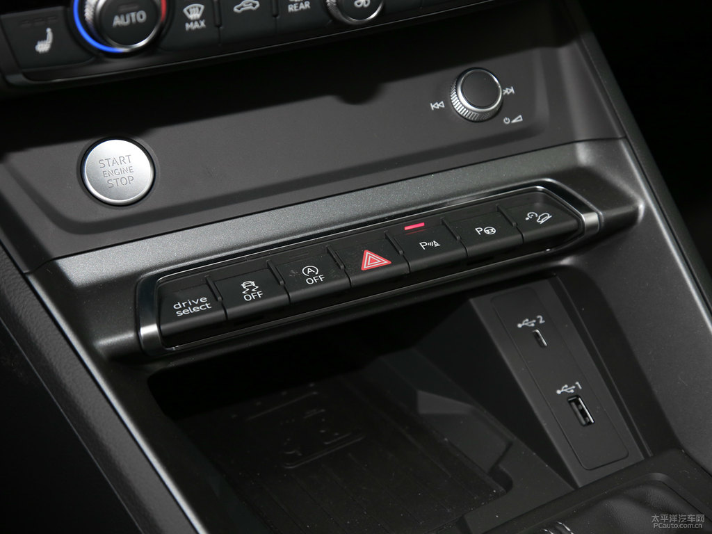 環(huán)礁藍奧迪Q3 Sportback中控內飾圖片