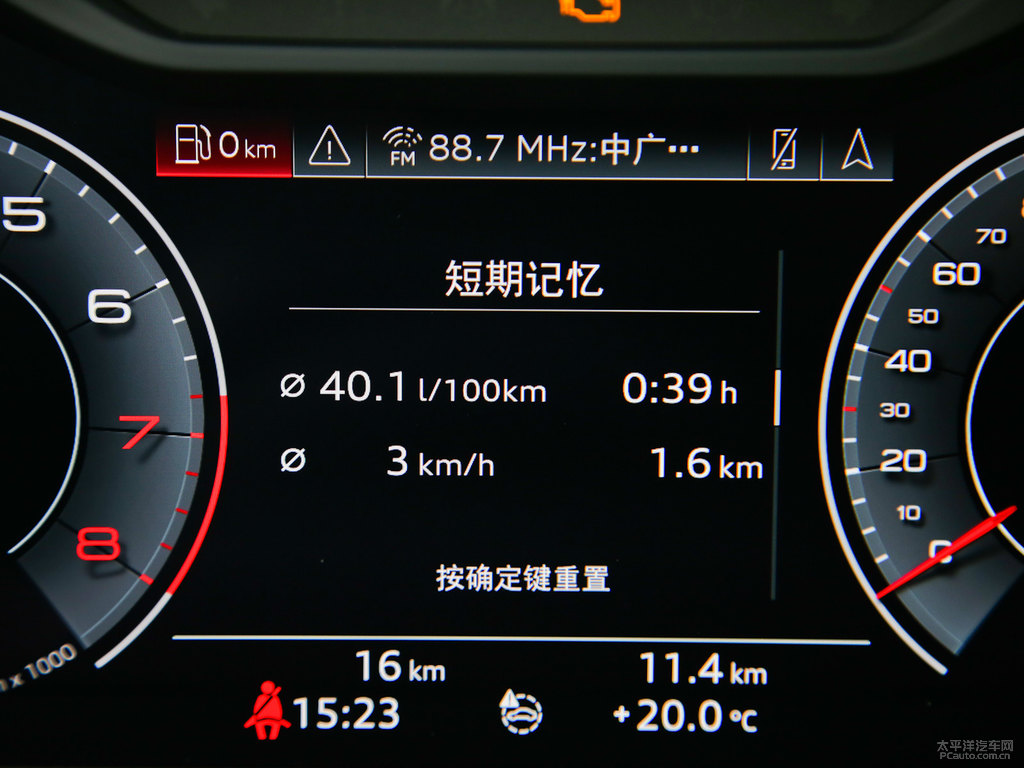 環(huán)礁藍(lán)奧迪Q3 Sportback中控內(nèi)飾圖片