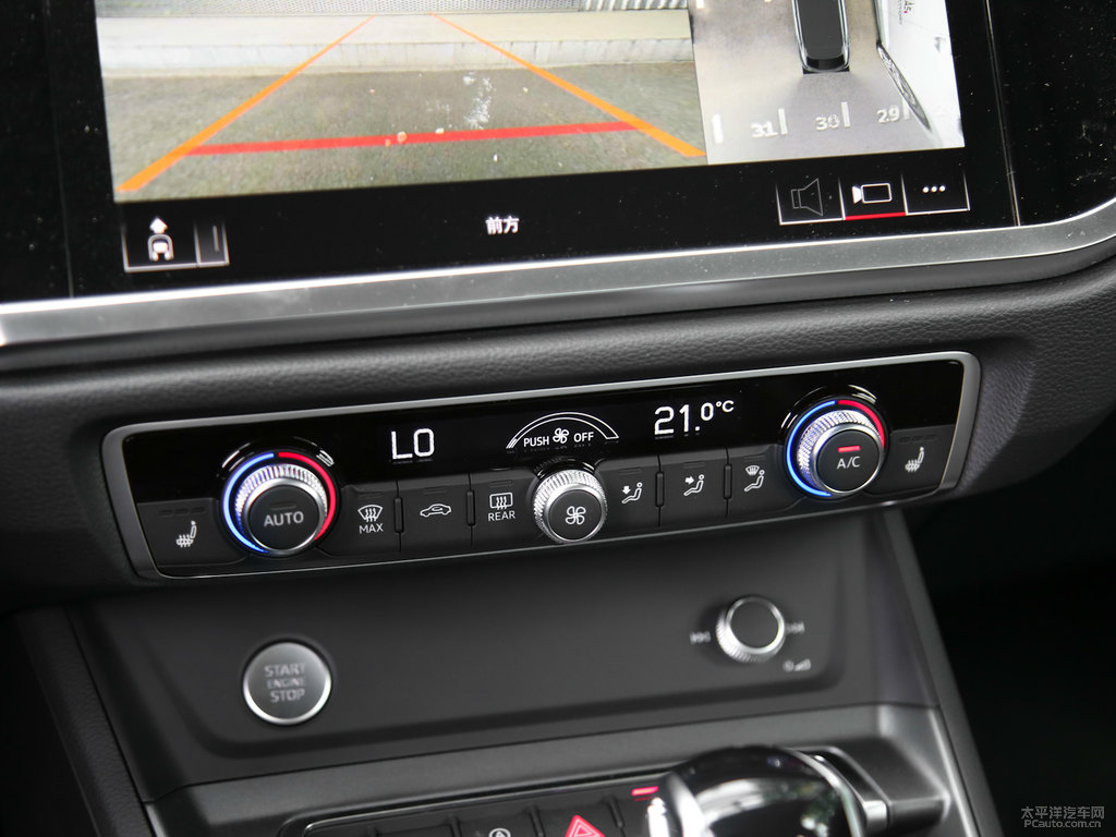 環(huán)礁藍奧迪Q3 Sportback中控內(nèi)飾圖片
