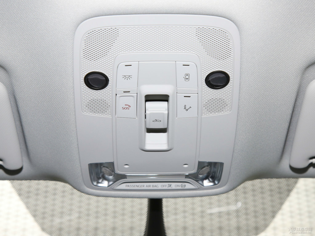 環(huán)礁藍(lán)奧迪Q3 Sportback車廂內(nèi)飾圖片