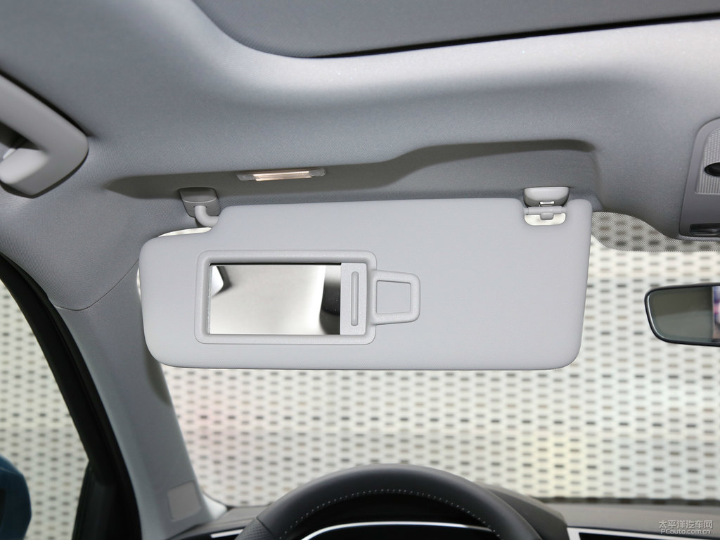 環(huán)礁藍(lán)奧迪Q3 Sportback車廂內(nèi)飾圖片