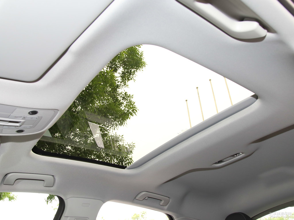 環(huán)礁藍(lán)奧迪Q3 Sportback車廂內(nèi)飾圖片
