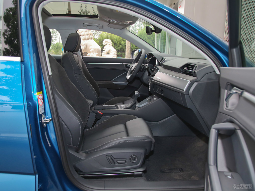 h(hun){WQ3 Sportback{˿ggDƬ