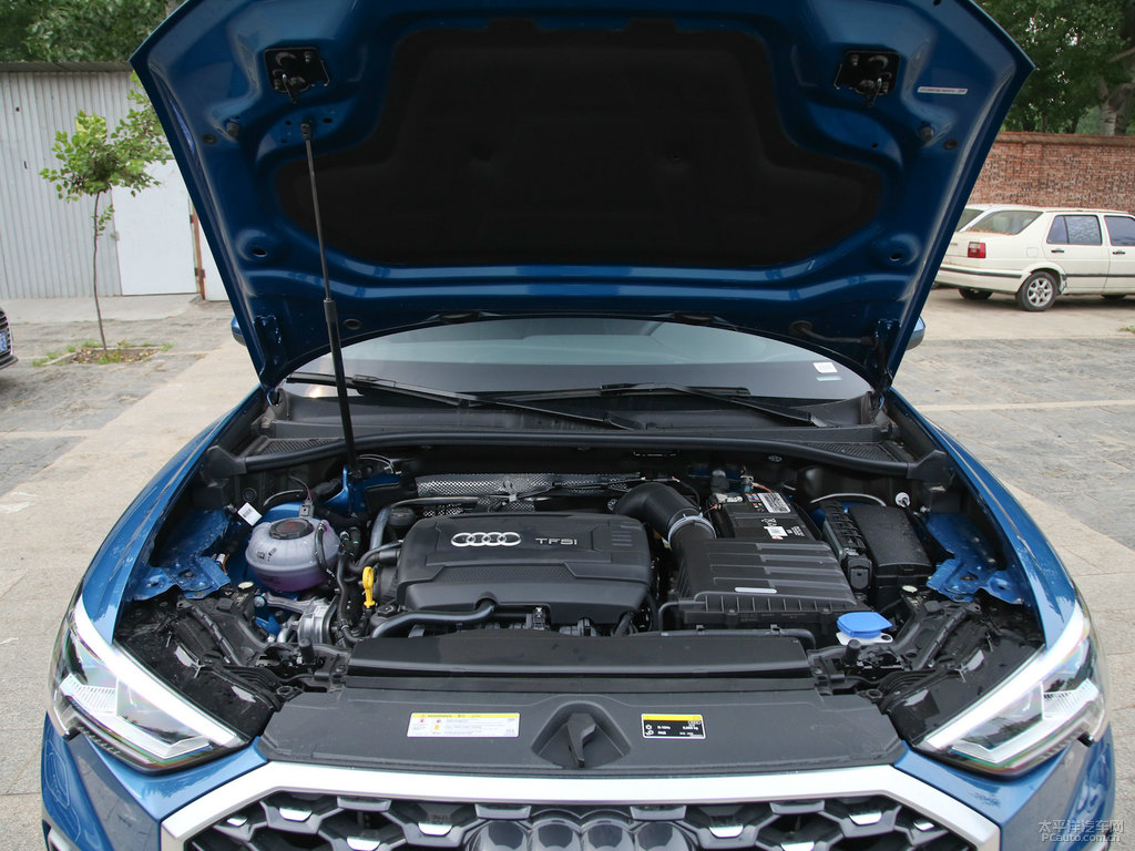 環(huán)礁藍(lán)奧迪Q3 Sportback發(fā)動機(jī)其它細(xì)節(jié)圖片