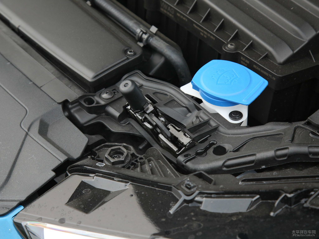 環(huán)礁藍奧迪Q3 Sportback發(fā)動機其它細節(jié)圖片