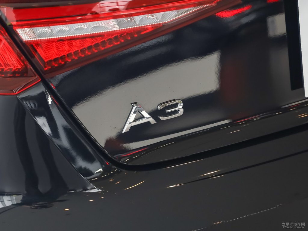 魔力黑奧迪A3車尾外觀圖片