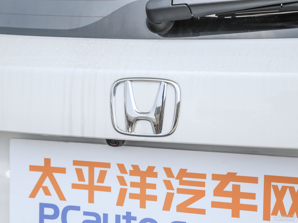 塔夫綢白繽智車尾外觀圖片