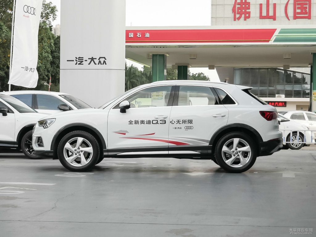 冰川白奧迪Q3整車外觀外觀圖片