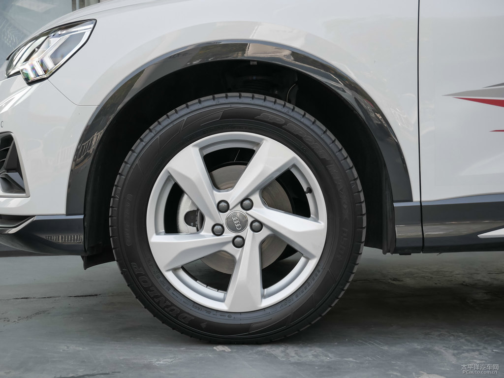 冰川白奧迪Q3車身外觀圖片