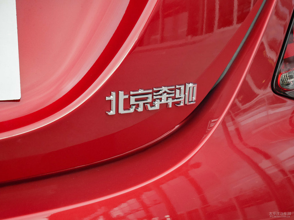 鋯英石紅奔馳C級(jí)車(chē)尾外觀圖片