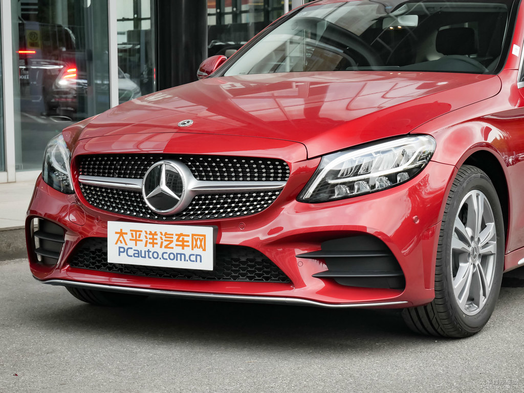 鋯英石紅奔馳C級(jí)車頭外觀圖片