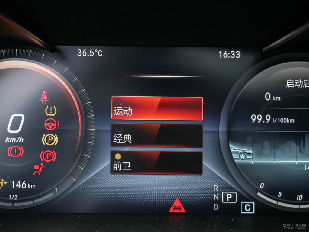 鋯英石紅奔馳C級(jí)中控內(nèi)飾圖片