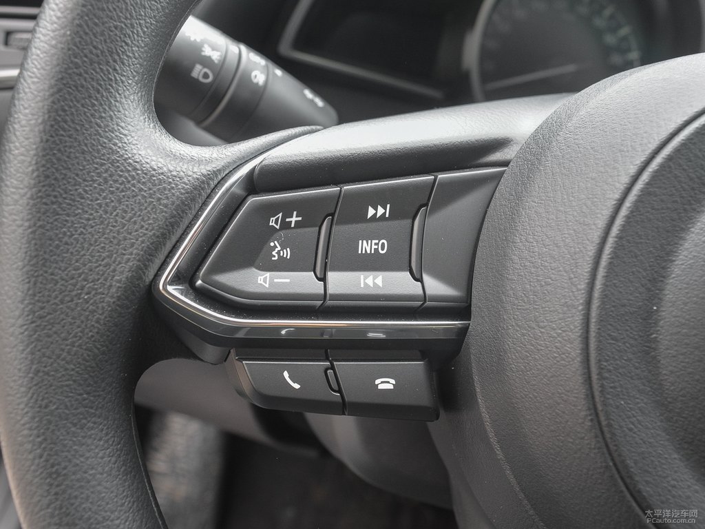 琉璃棕馬自達(dá)CX-4中控內(nèi)飾圖片