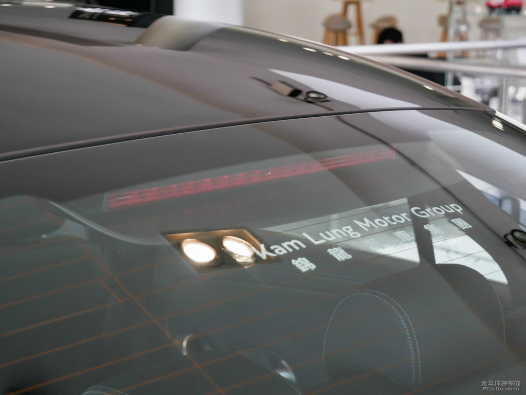 北極白奔馳A級(jí)車尾外觀圖片