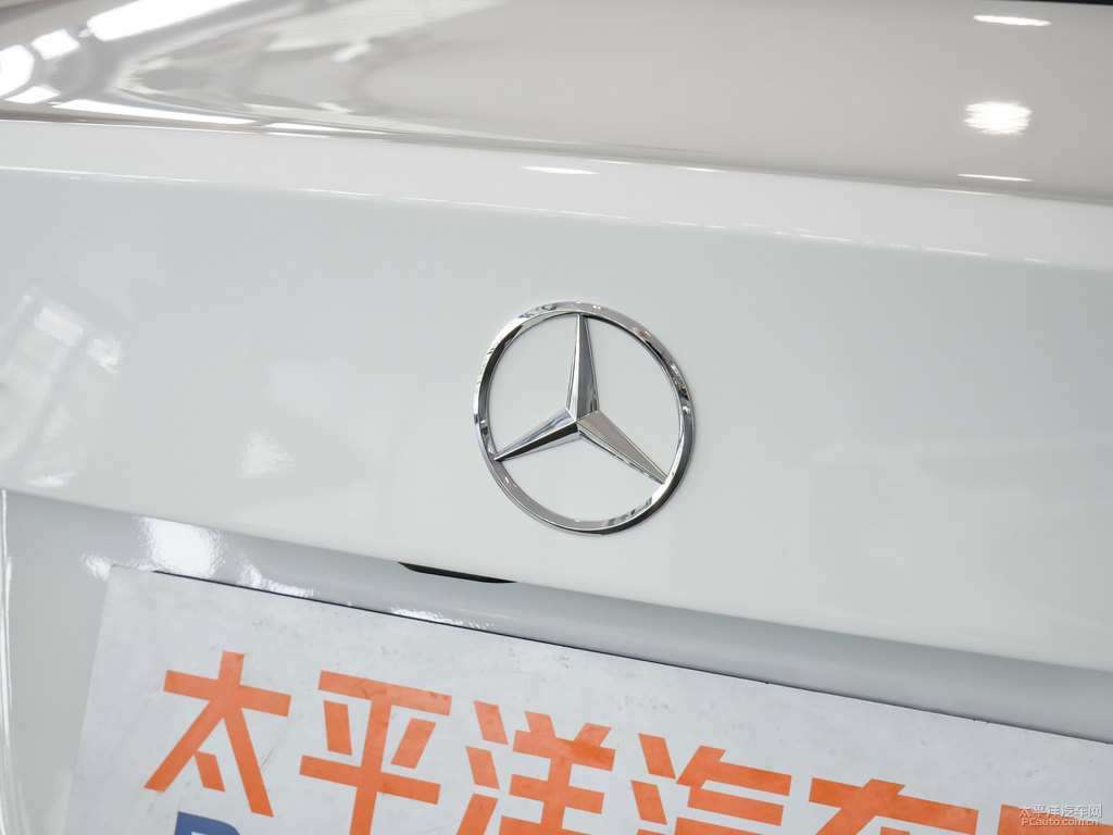 北極白奔馳A級車尾外觀圖片