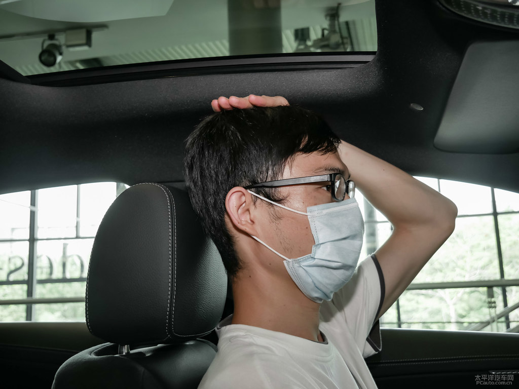 北極白奔馳A級(jí)駕乘空間空間圖片