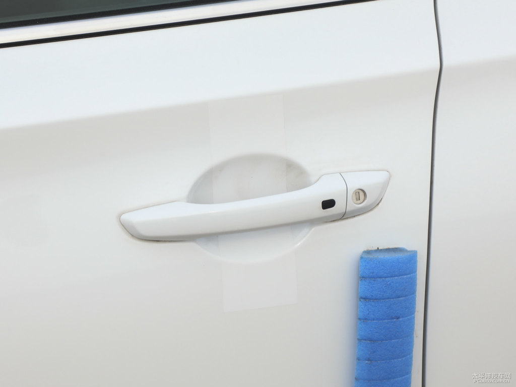 閃光冰晶白逸動PLUS車身外觀圖片