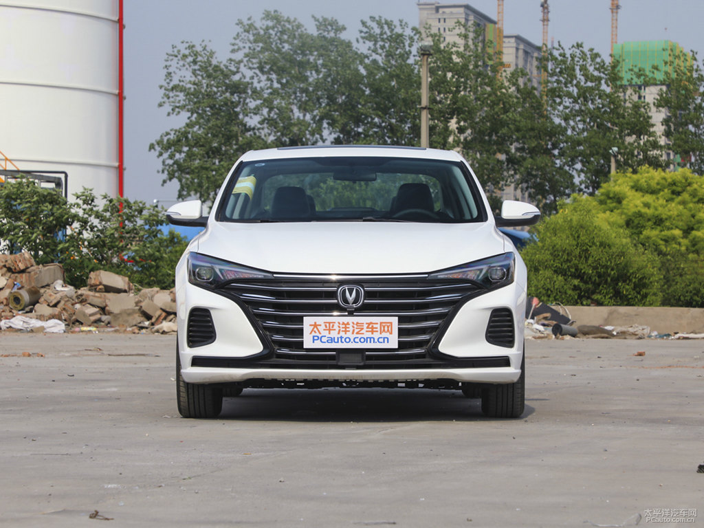 閃光冰晶白逸動PLUS整車外觀外觀圖片