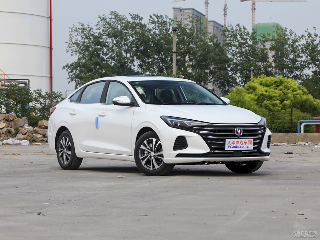 閃光冰晶白逸動(dòng)PLUS整車外觀外觀圖片