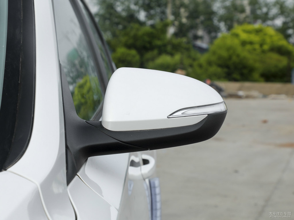 閃光冰晶白逸動(dòng)PLUS車身外觀圖片