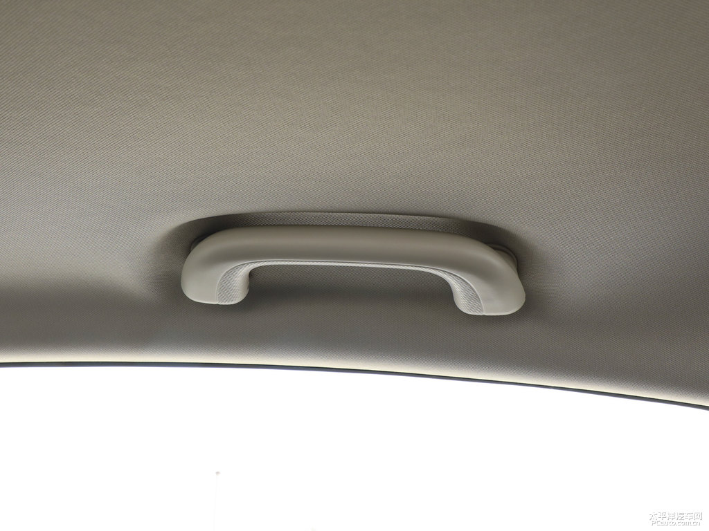 閃光冰晶白逸動(dòng)PLUS車廂內(nèi)飾圖片