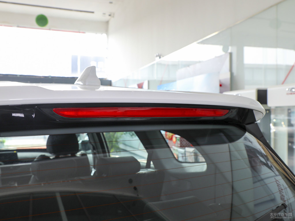 珍珠白瑞虎8車尾外觀圖片
