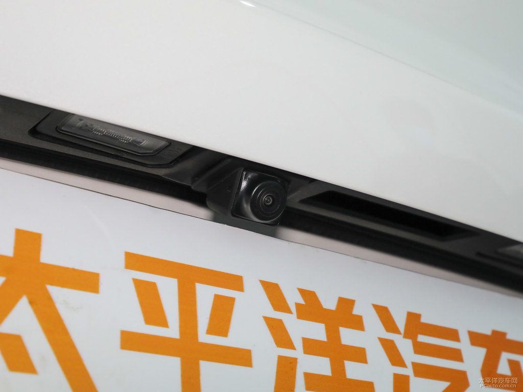 珍珠白瑞虎8車尾外觀圖片
