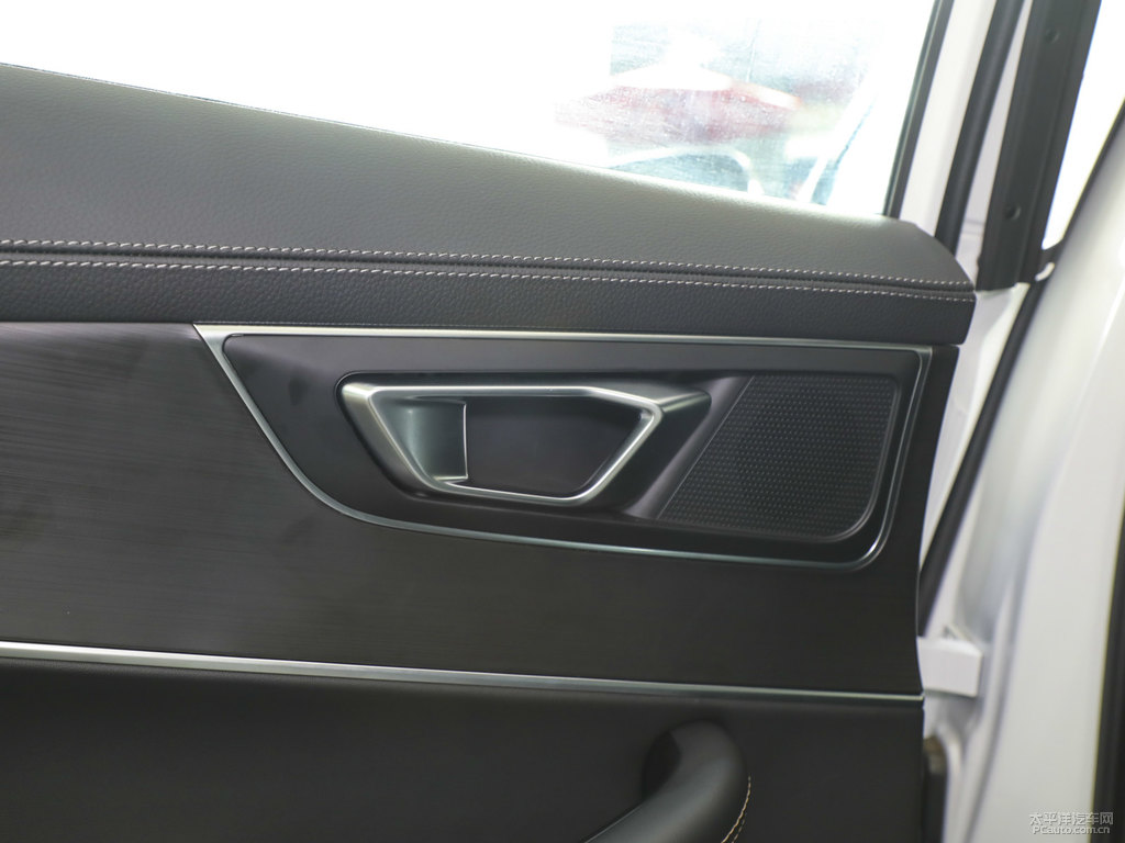 珍珠白瑞虎8車廂內(nèi)飾圖片
