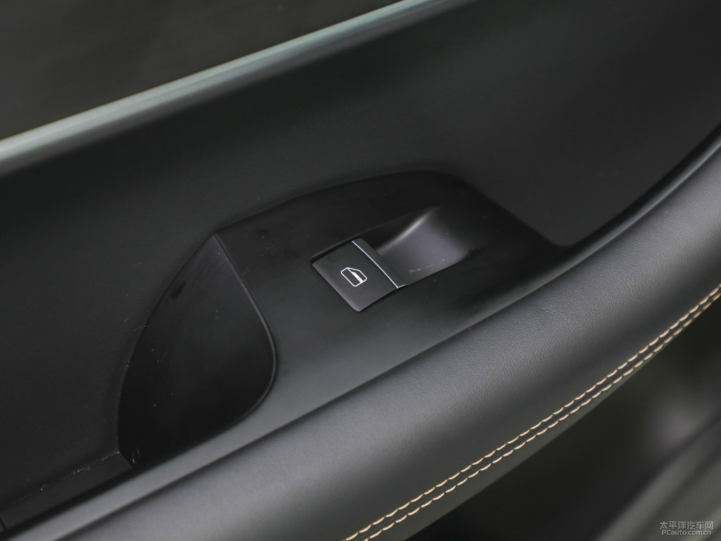 珍珠白瑞虎8車廂內(nèi)飾圖片