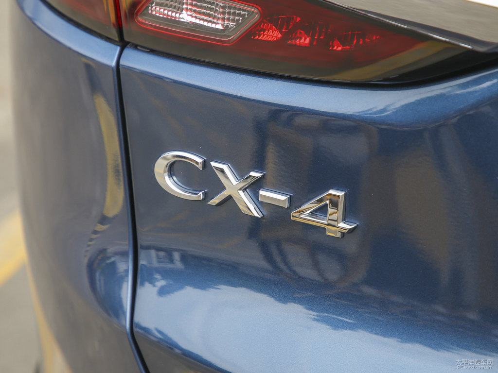 恒星藍(lán)馬自達(dá)CX-4車尾外觀圖片