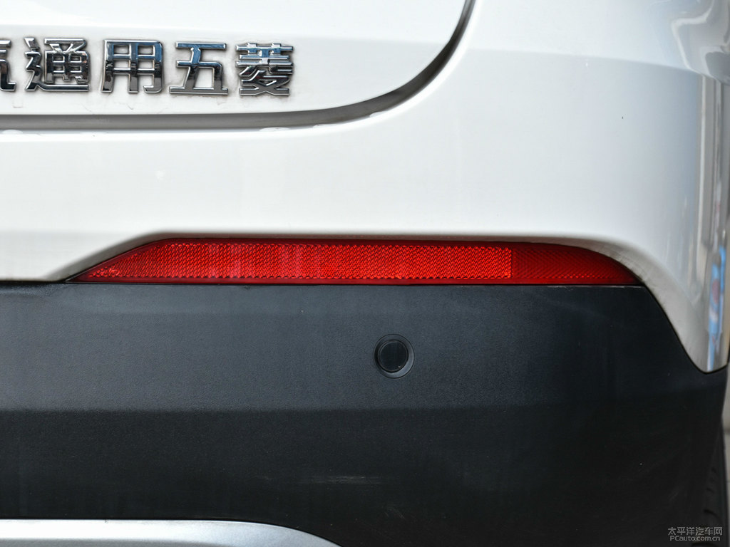 糖果白寶駿510車尾外觀圖片