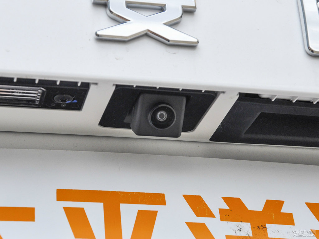 星辰白長(zhǎng)安歐尚X70A車尾外觀圖片