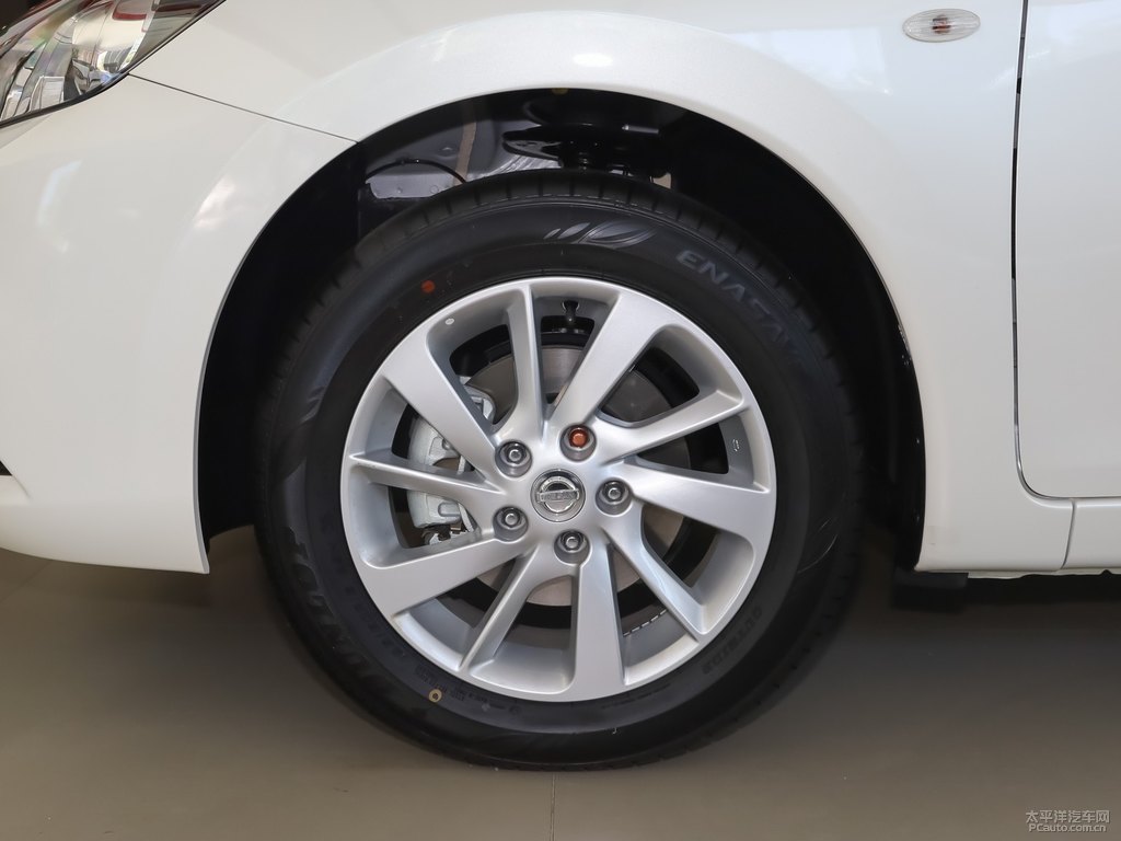 珠光白騏達車身外觀圖片