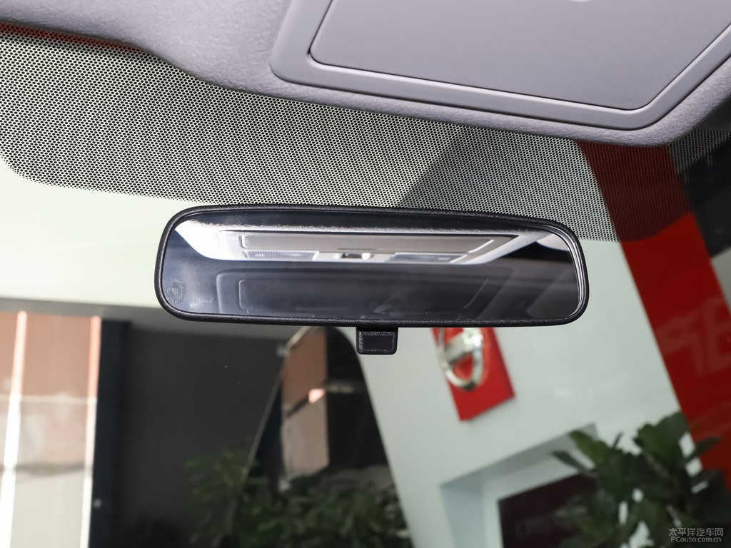 珠光白騏達(dá)車廂內(nèi)飾圖片