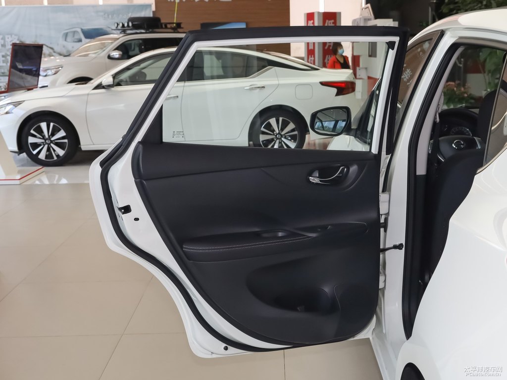 珠光白騏達(dá)車廂內(nèi)飾圖片