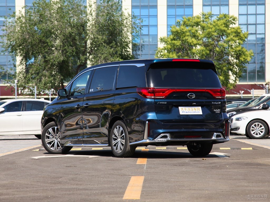 孔雀藍傳祺M8整車外觀外觀圖片