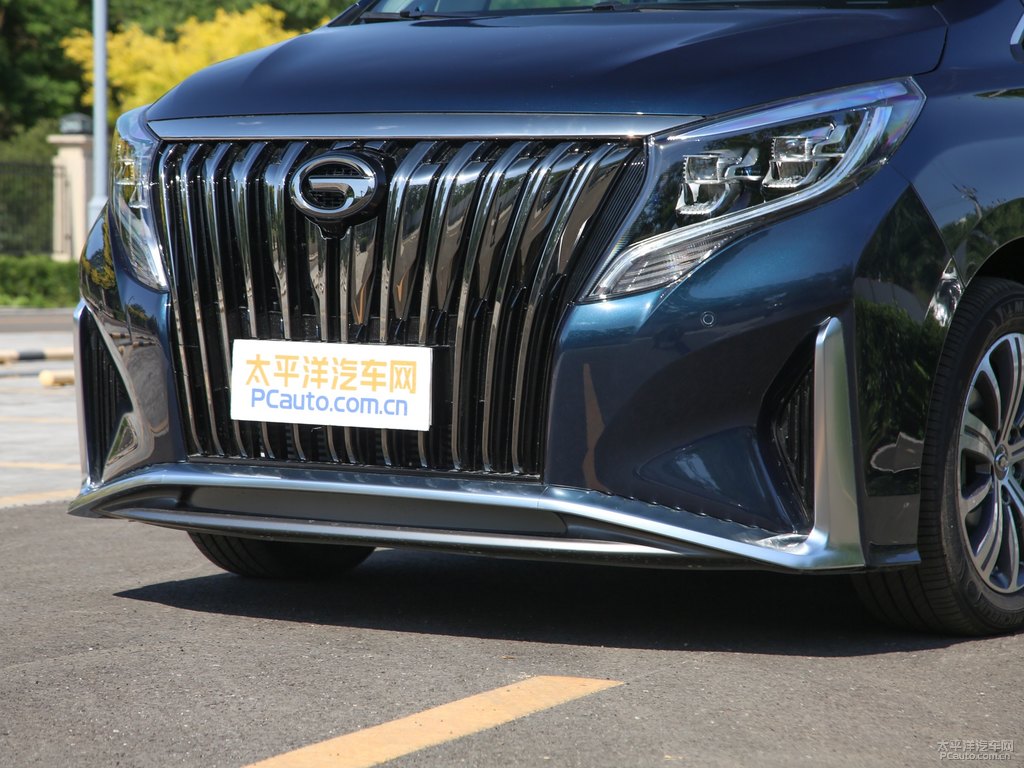 孔雀藍(lán)傳祺M8車頭外觀圖片