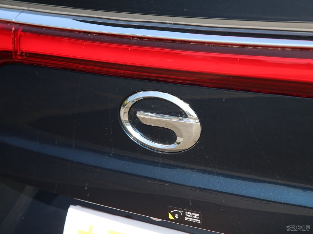 孔雀藍(lán)傳祺M8車(chē)尾外觀圖片