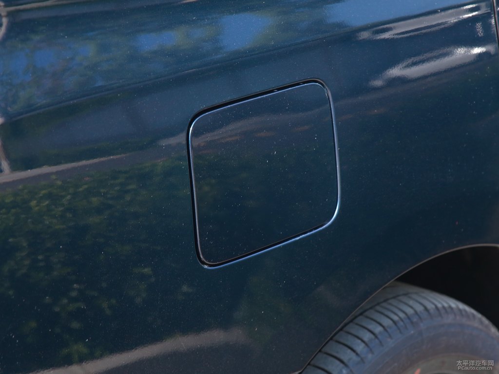 孔雀藍傳祺M8車身外觀圖片