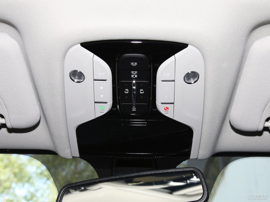 孔雀藍(lán)傳祺M8車廂內(nèi)飾圖片