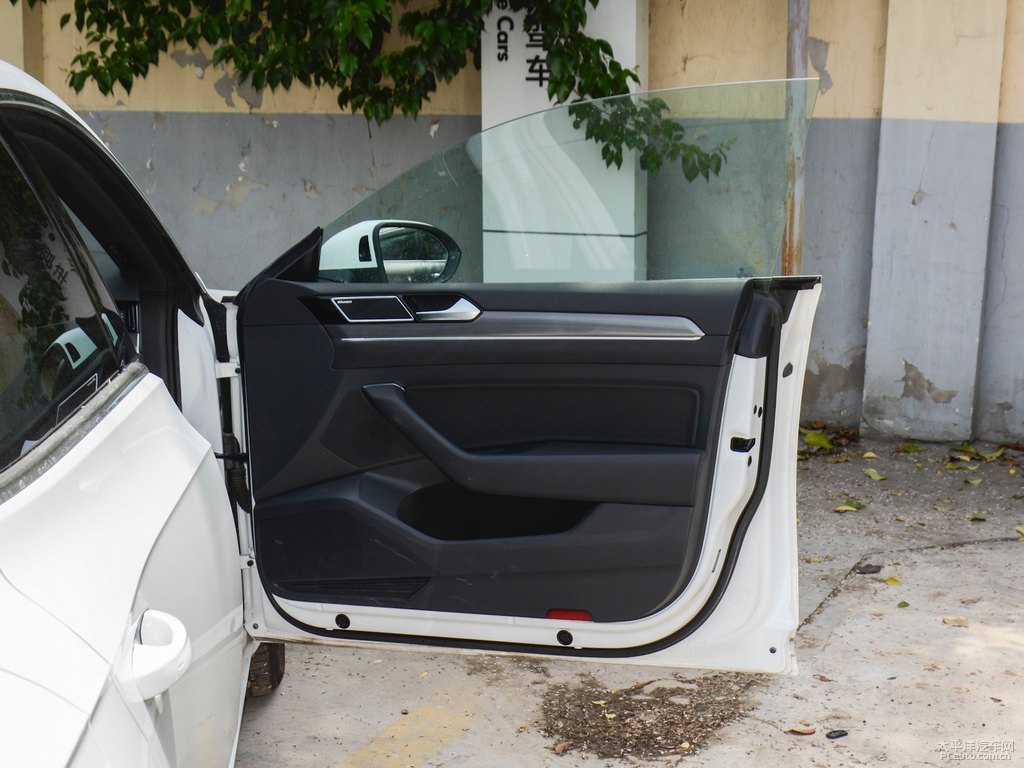 朱鷺白大眾CC車廂內(nèi)飾圖片