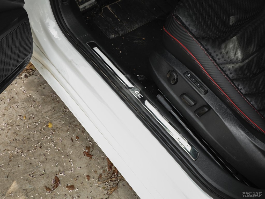 朱鷺白大眾CC車廂內(nèi)飾圖片