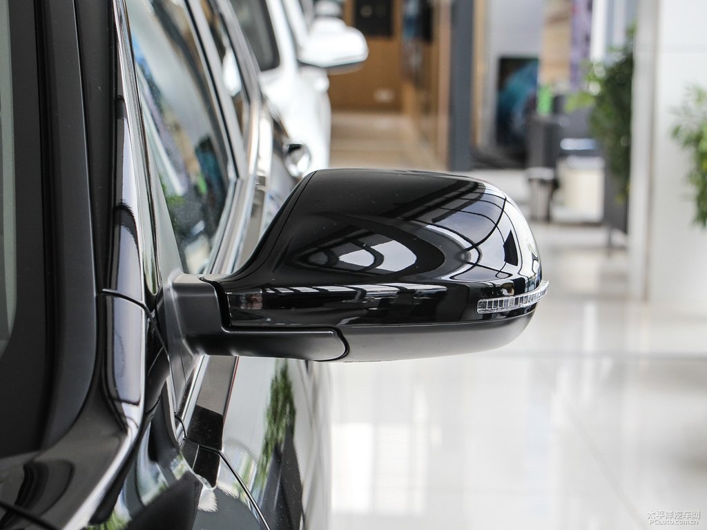經(jīng)典黑哈弗M6車身外觀圖片